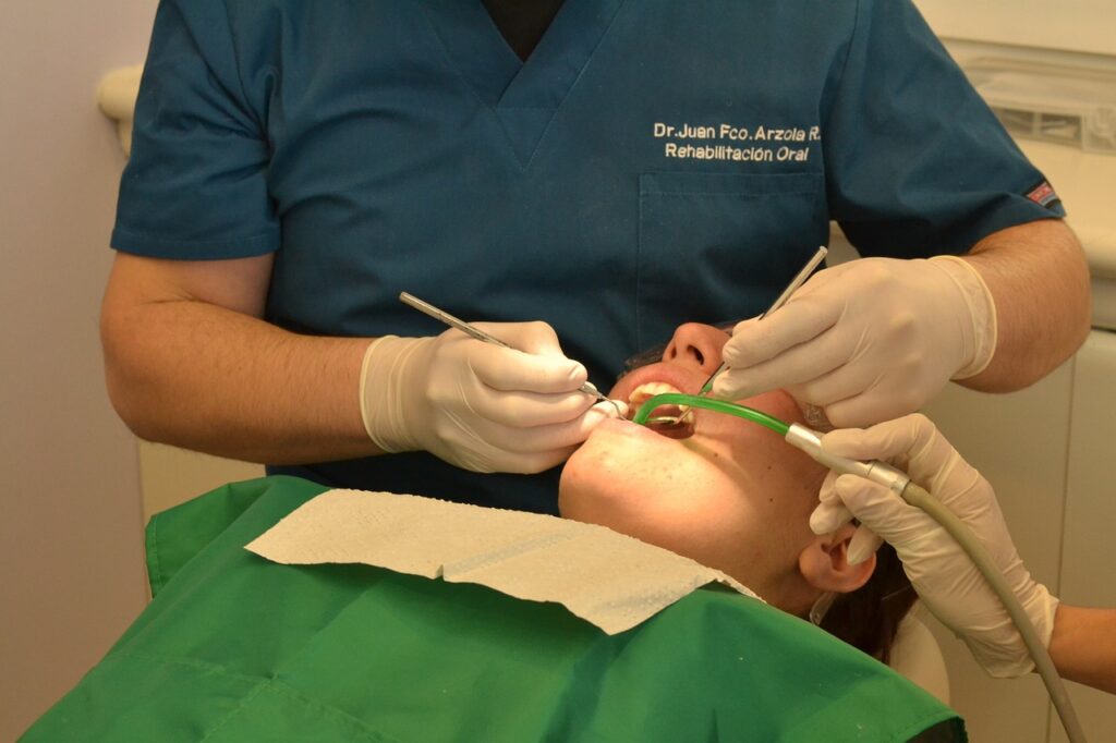 dentist, odontology, orthodontics-998830.jpg